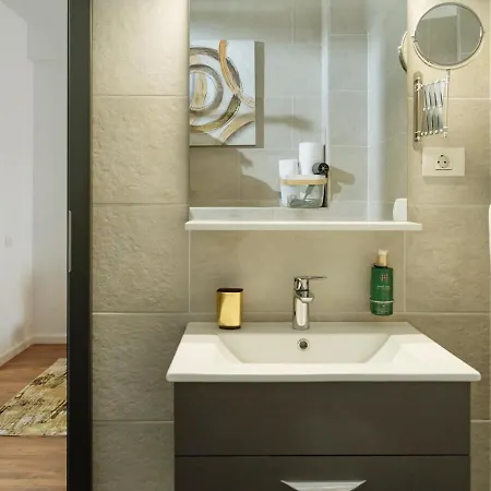 16 - Private Terrace & Parking Apartment Bucharest