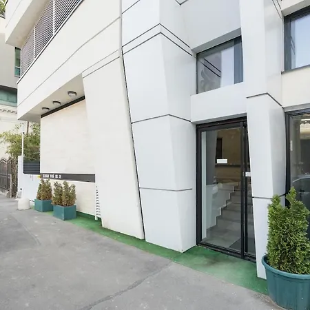 16 - Private Terrace & Parking Апартаменты