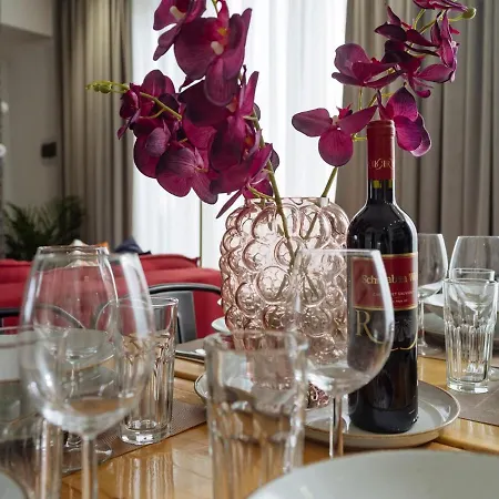16 - Private Terrace & Parking Апартаменты *