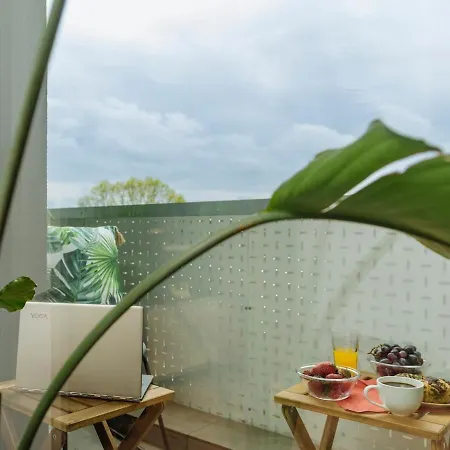 Apartment 16 - Private Terrace & Parking *