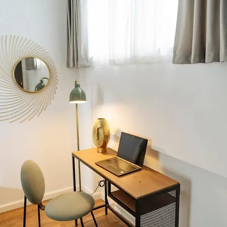 16 - Private Terrace & Parking Apartment *