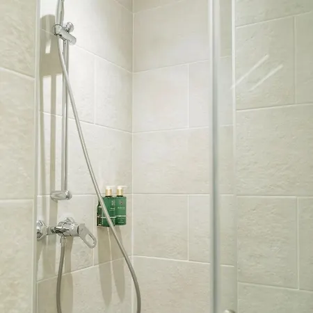 16 - Private Terrace & Parking Apartment *