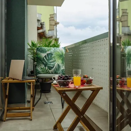 Apartment 16 - Private Terrace & Parking *