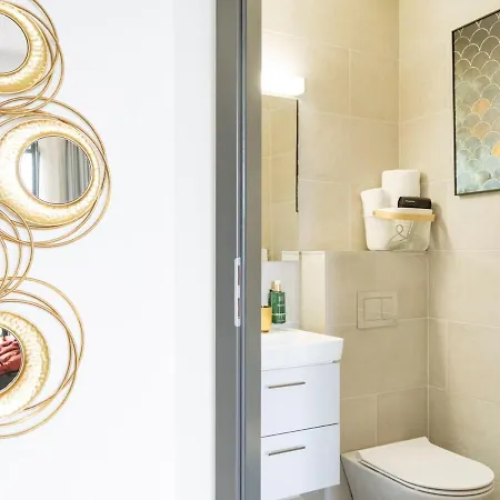 16 - Private Terrace & Parking Daire *