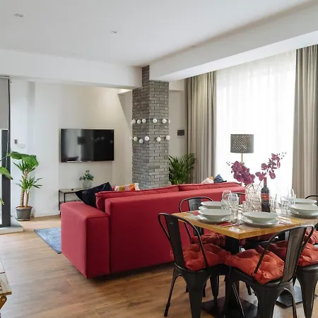 16 - Private Terrace & Parking Апартаменты