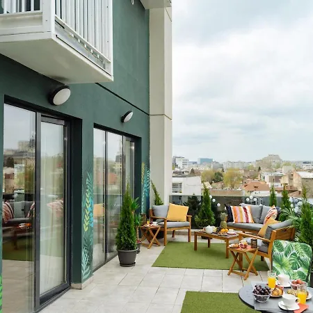 16 - Private Terrace & Parking Апартаменты