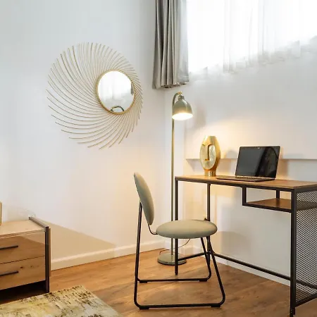 16 - Private Terrace & Parking Апартаменты *