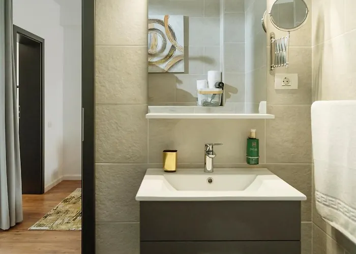 16 - Private Terrace & Parking Apartman Bukarest