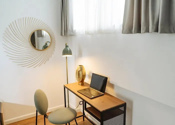 16 - Private Terrace & Parking Apartman *