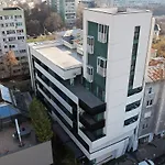 16 - Private Terrace & Parking * 부쿠레슈티
