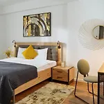 아파트 16 - Private Terrace & Parking 부쿠레슈티