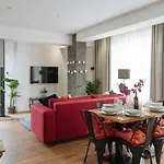 16 - Private Terrace & Parking 아파트